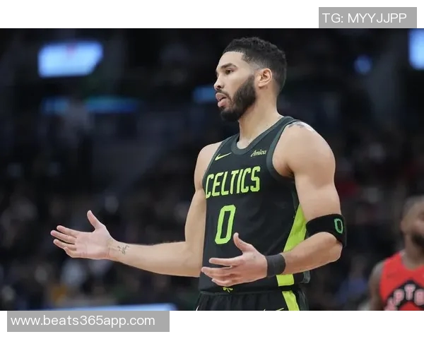 豪泽赞塔图姆全力训练虽未出战却深刻影响全队士气与表现